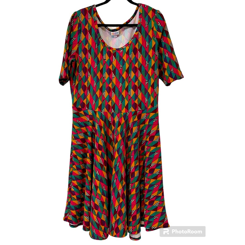 LuLaRoe plus size 3X dress. Short sleeve colorful pattern. #DR0009